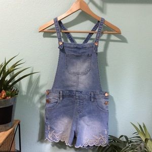 Adorable overalls!